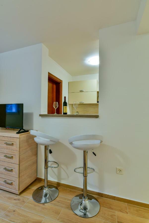 Apartmani Marina Kopitovic Petrovac Exterior photo